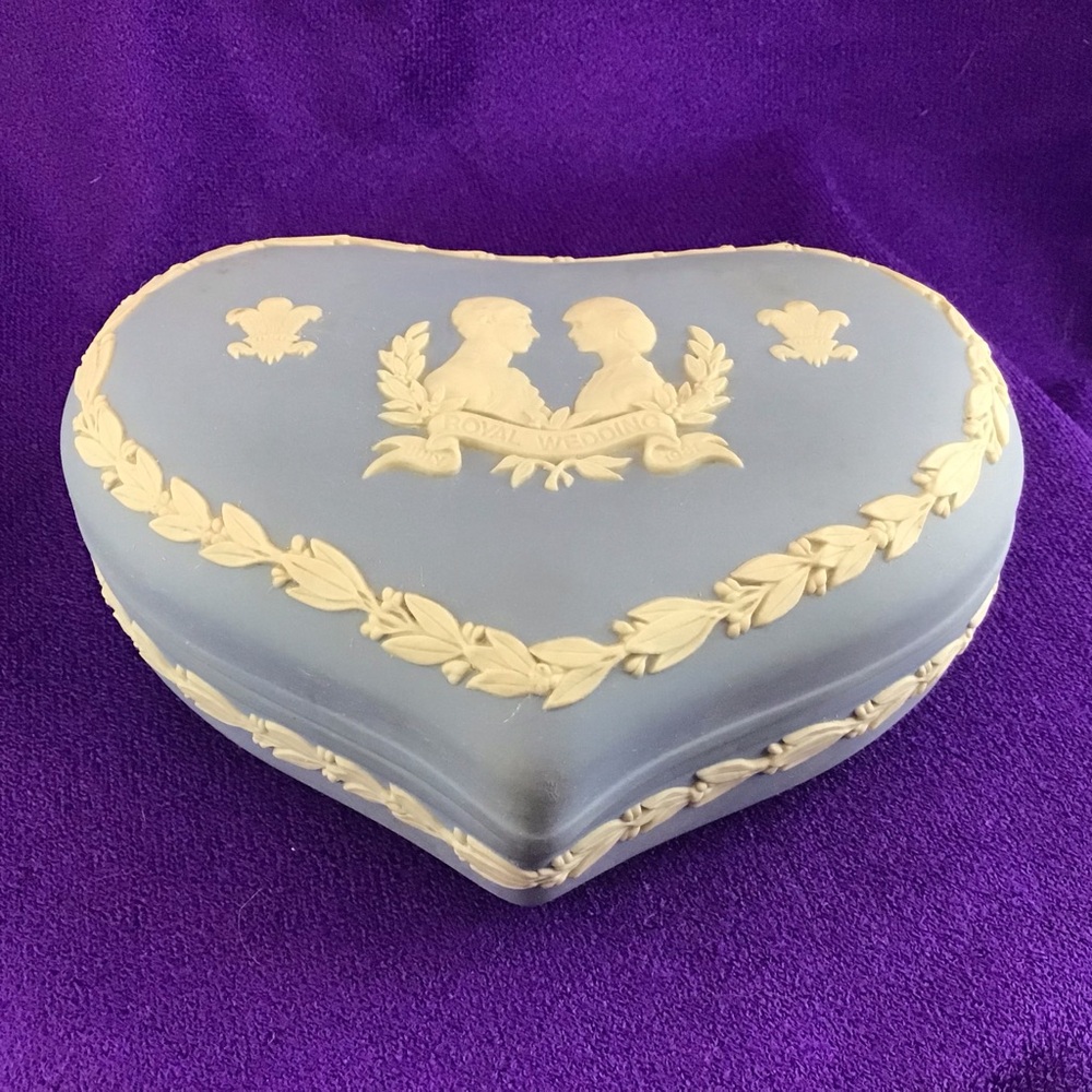 Wedgwood Jasperware Royal Wedding Trinket Box Prince Charles Lady Diana 1981